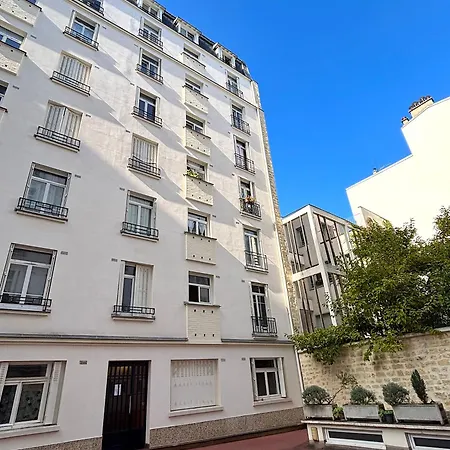 Le Penthouse Murat L * Paris